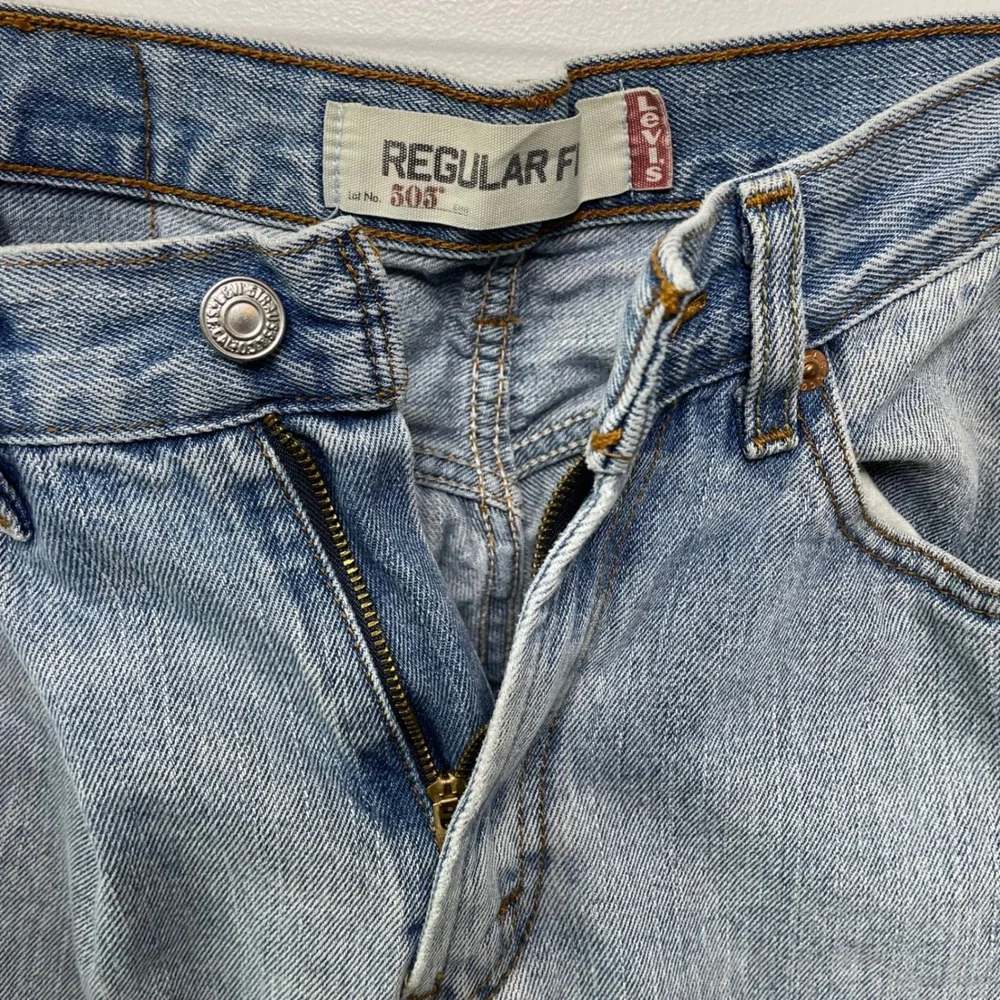 Vtg Y2K Levis 505 Regular Fit Men Jeans 31x34 Light Wash Blue Straight Leg Denim